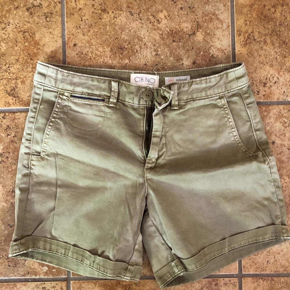 Chino shorts grey/green